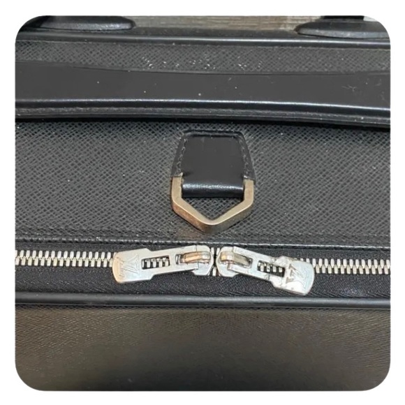 🔥🔥LOUIS VUITTON🔥🔥TAIGA🔥🔥PEGAS🔥🔥 - Picture 3 of 11